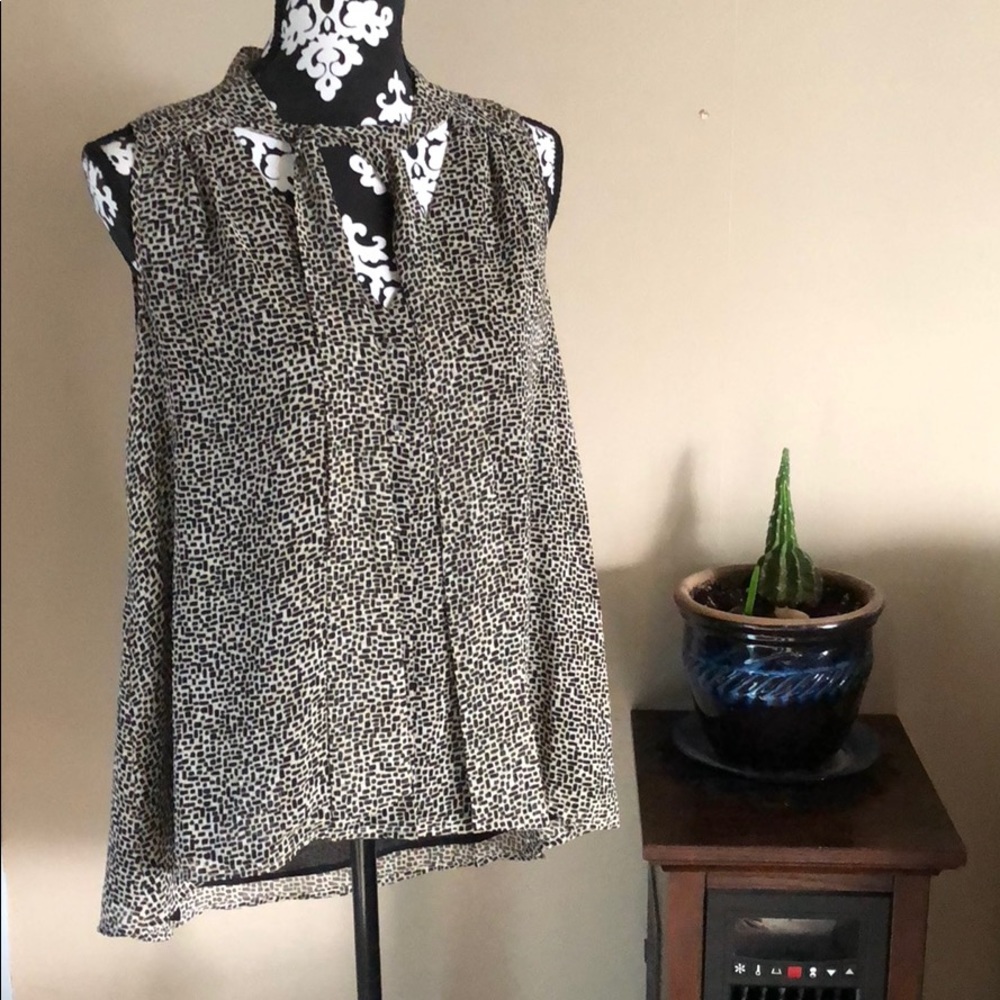 AVERLY Sleeveless Blouse